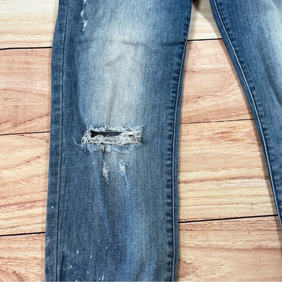 Judy Blue Jeans Womens 11 30 Shredding Up My Life Relaxed Distressed JB8273MD‎ - Picture 2 of 13